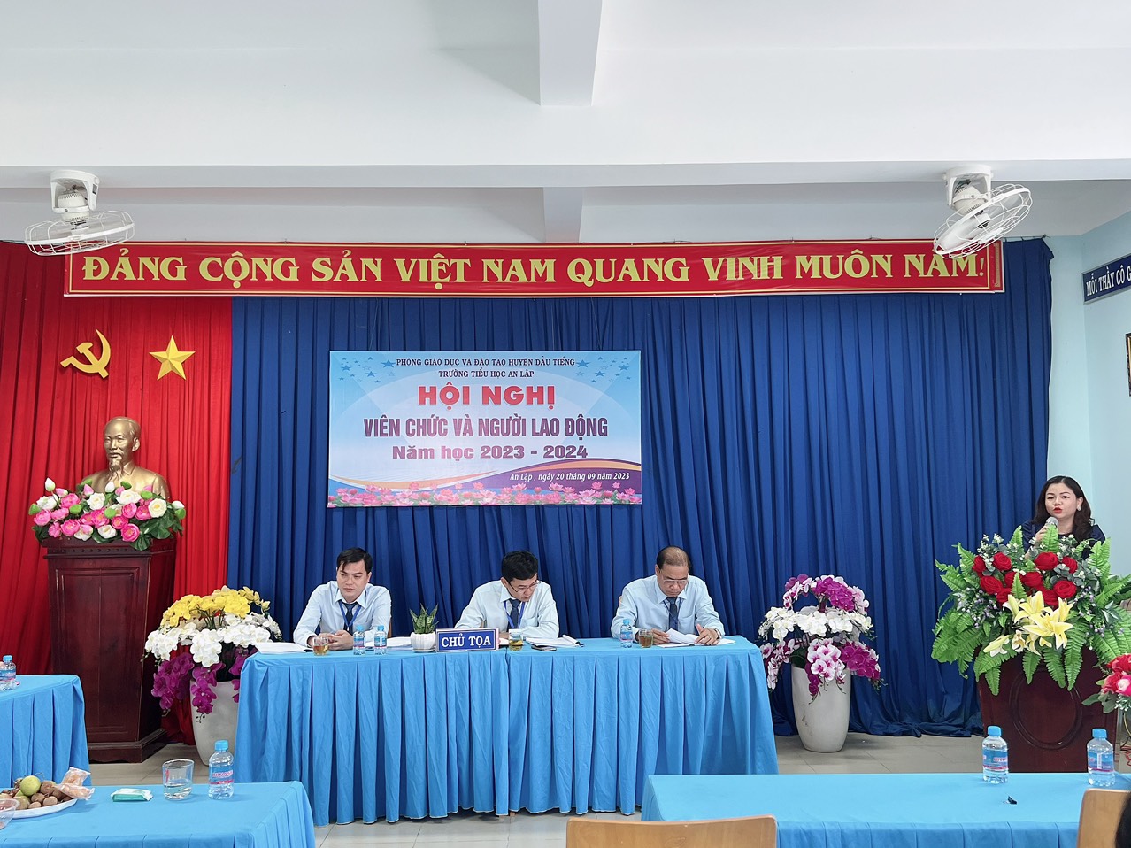 Chủ tọa hội nghị